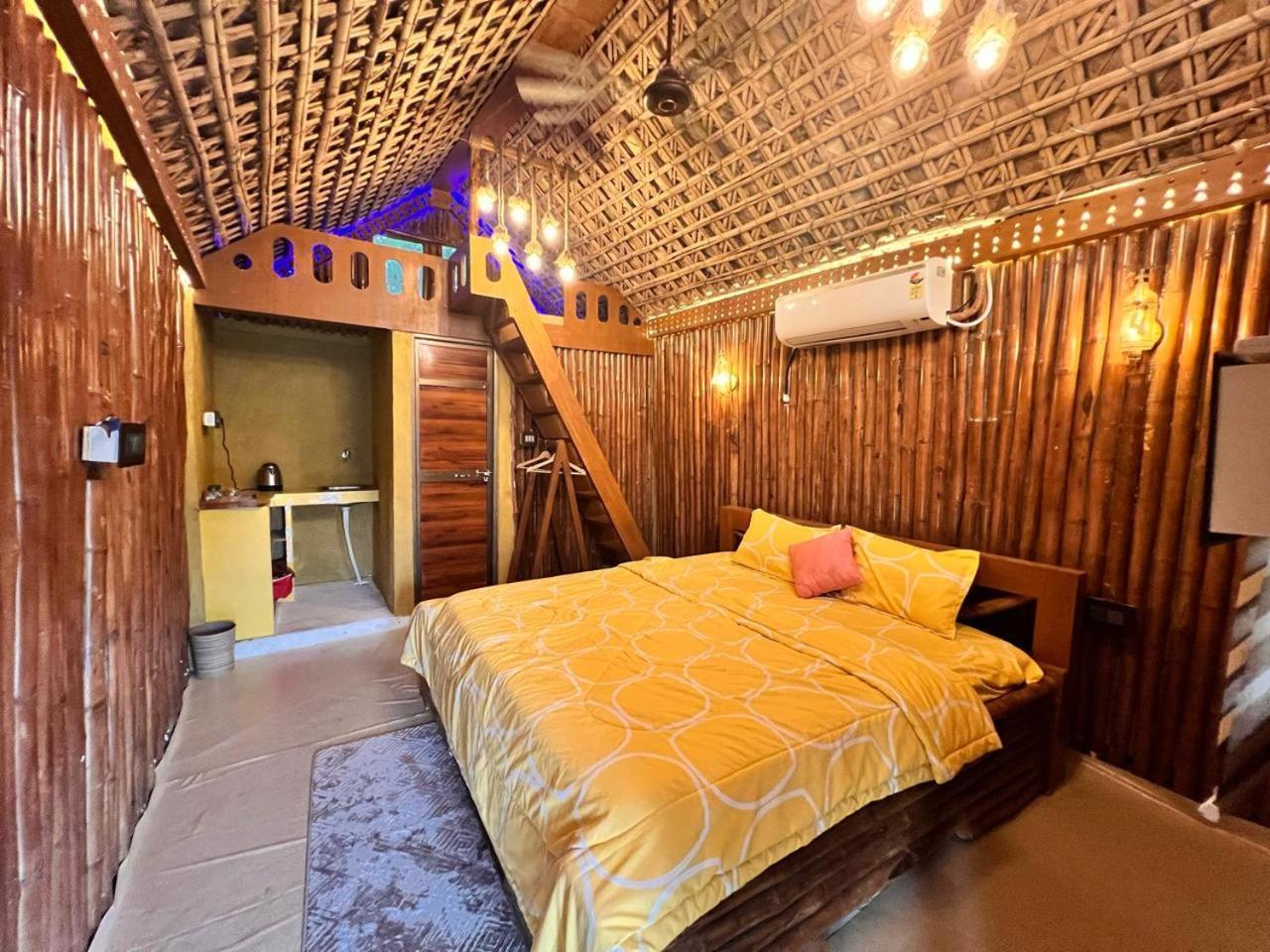 La Pahi Palace- Banquet And Resort Sakri East Extérieur photo