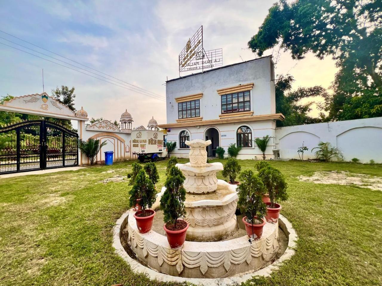 La Pahi Palace- Banquet And Resort Sakri East Extérieur photo