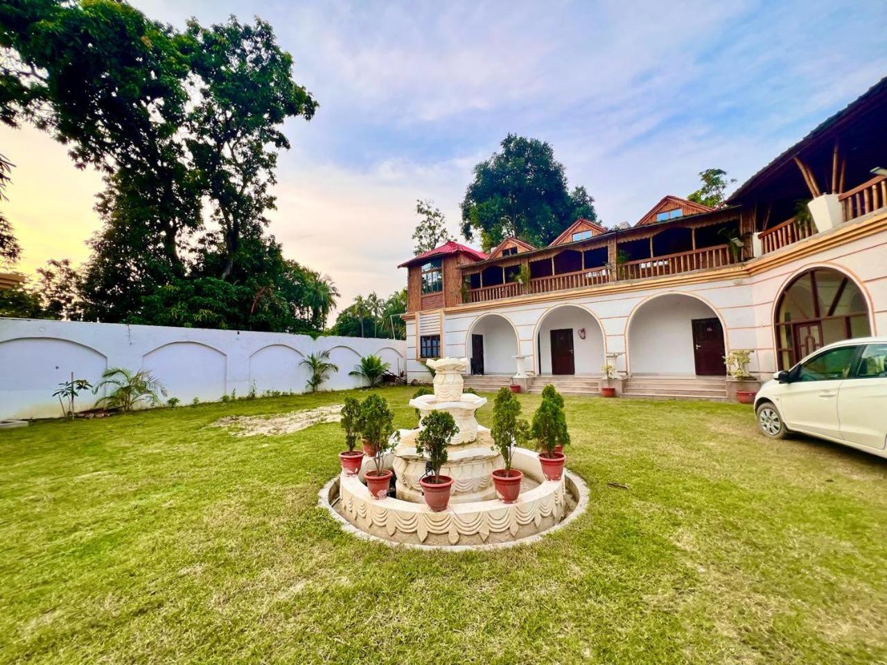 La Pahi Palace- Banquet And Resort Sakri East Extérieur photo