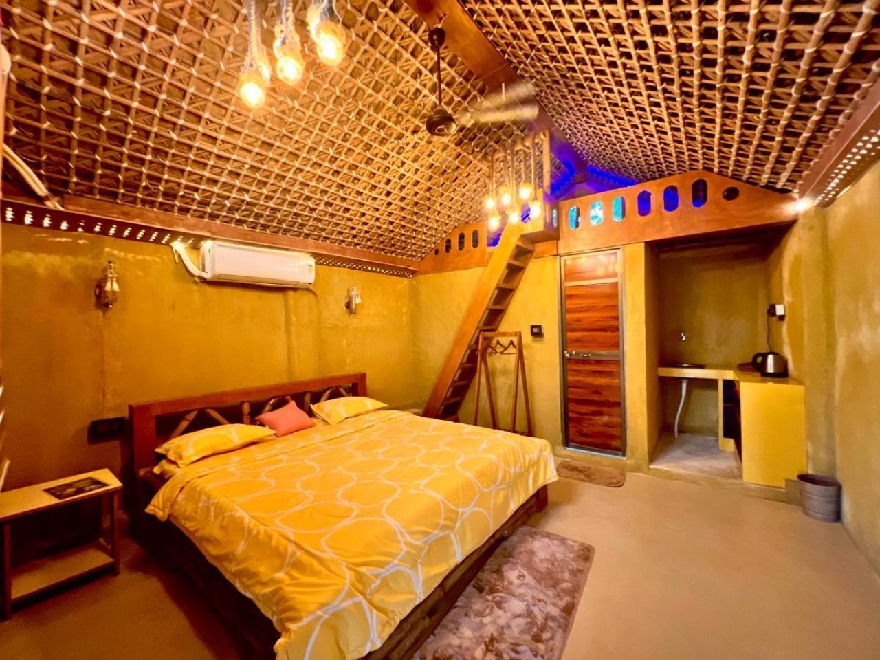 La Pahi Palace- Banquet And Resort Sakri East Extérieur photo