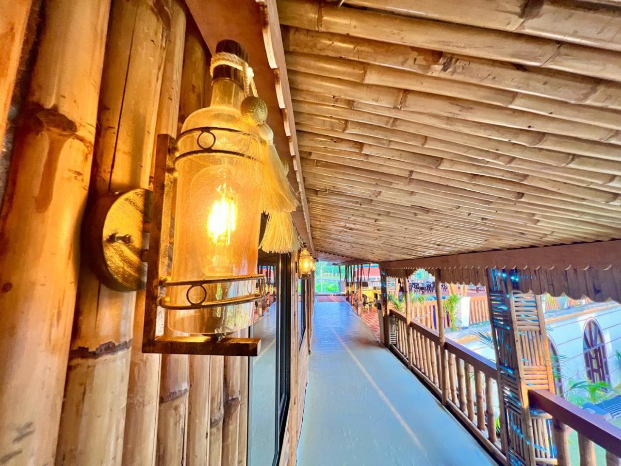 La Pahi Palace- Banquet And Resort Sakri East Extérieur photo