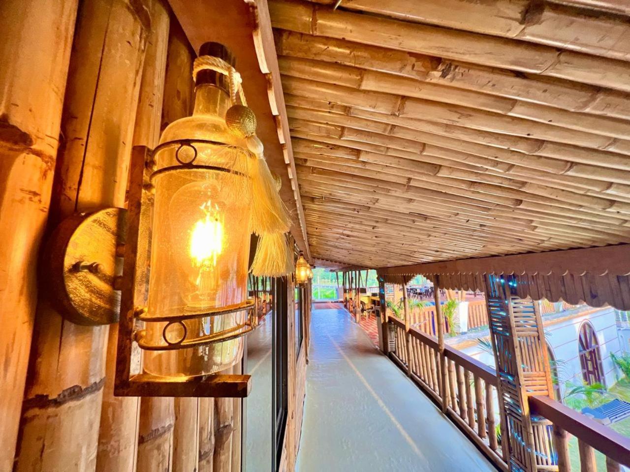 La Pahi Palace- Banquet And Resort Sakri East Extérieur photo
