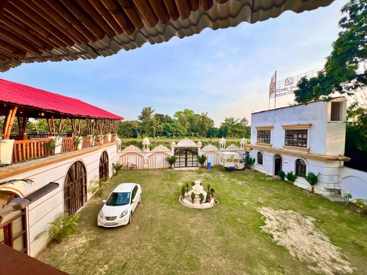 La Pahi Palace- Banquet And Resort Sakri East Extérieur photo