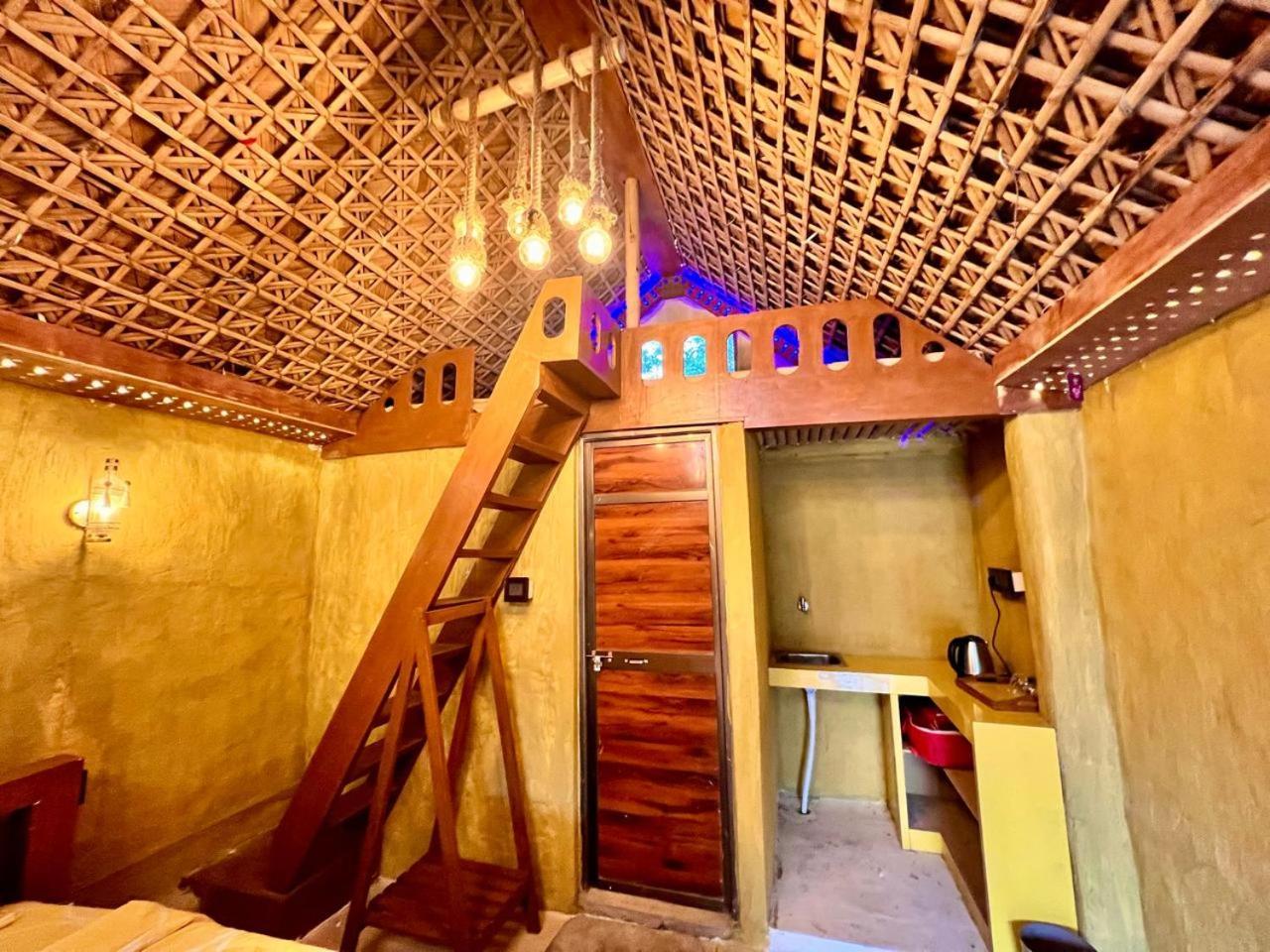 La Pahi Palace- Banquet And Resort Sakri East Extérieur photo
