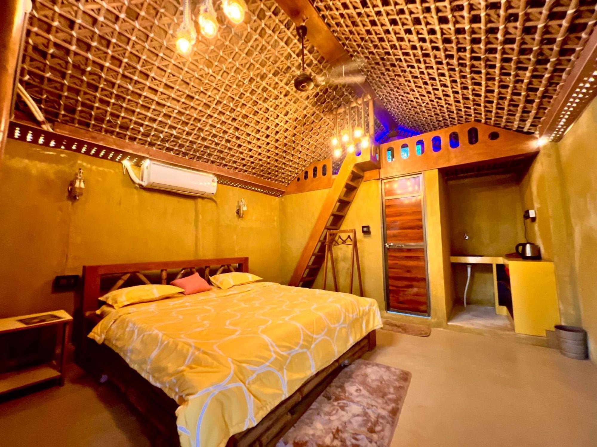 La Pahi Palace- Banquet And Resort Sakri East Extérieur photo