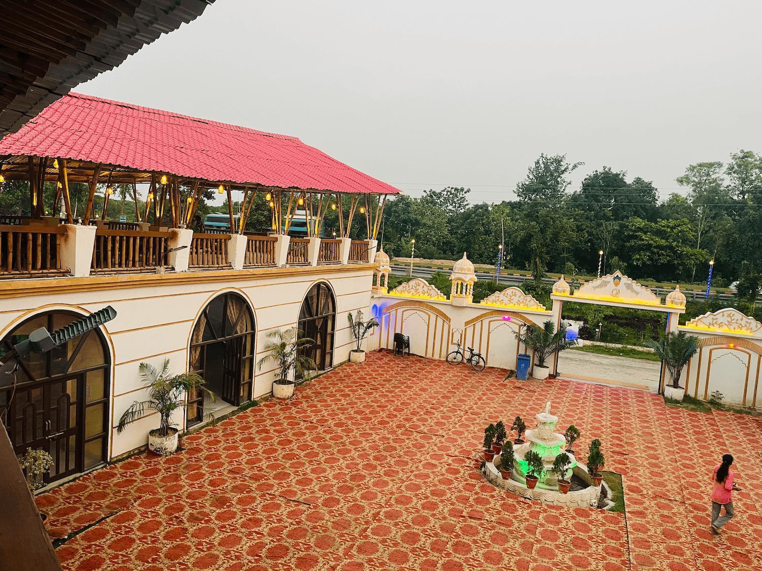 La Pahi Palace- Banquet And Resort Sakri East Extérieur photo